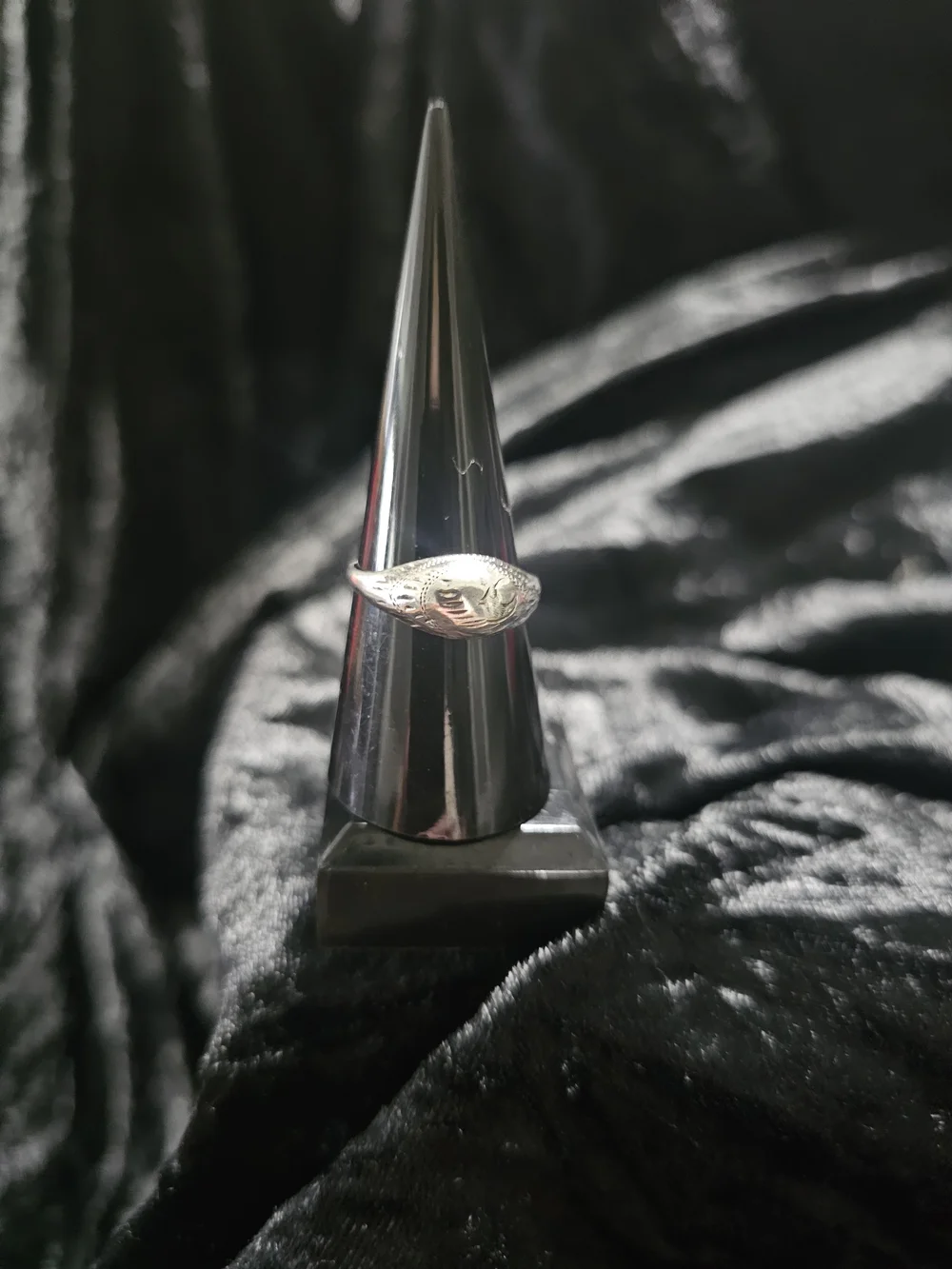 Sterling Silver Leaf Dome Signet Ring - Polished Finish size 9